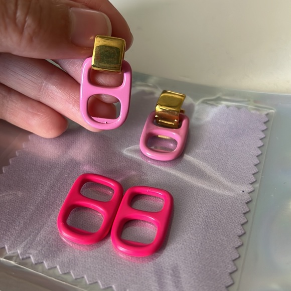 Bottle cap earrings with gold Hardware huggie earrings. Pastel pink & hot pink - Picture 1 of 4